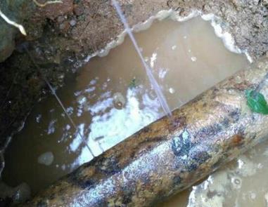 万州楼顶渗水维修公司分享下地暖漏水的原因及检测方法。